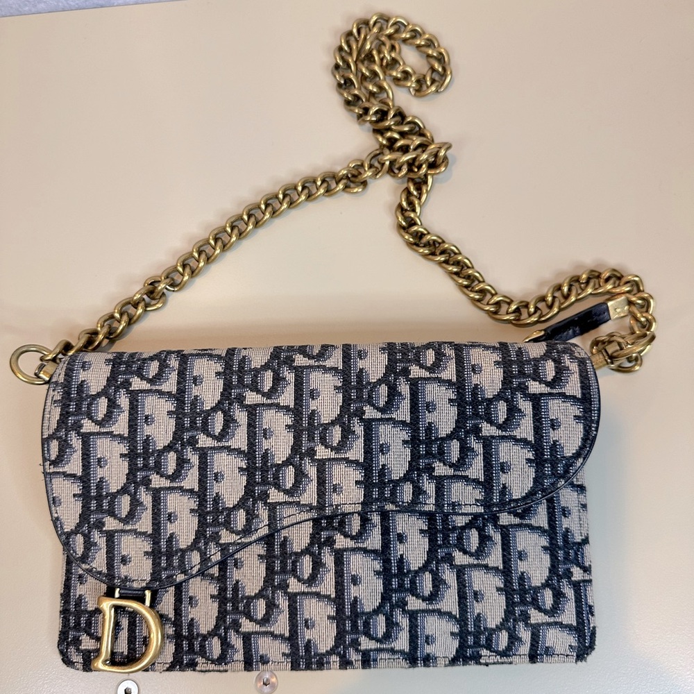 Saddle wallet -